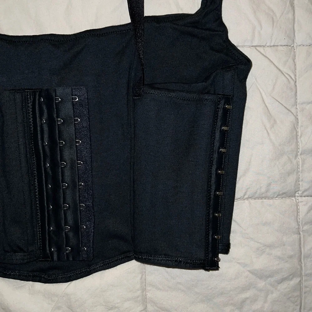 SKIMS Black Crop Top - Picture 6 of 6